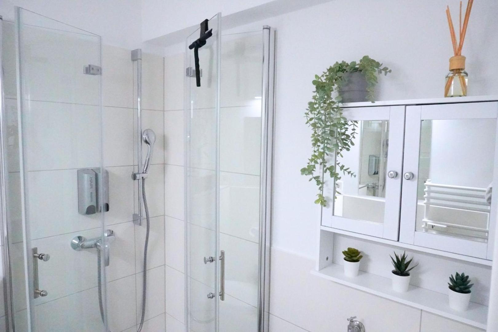 Living-life, Klinik & Messe Vor Ort, Wlan, Netflix Apartment Essen